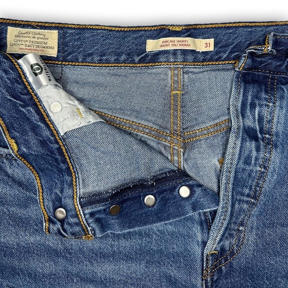 Levi’s Denim Ribcage Shorts - Picture 3 of 4